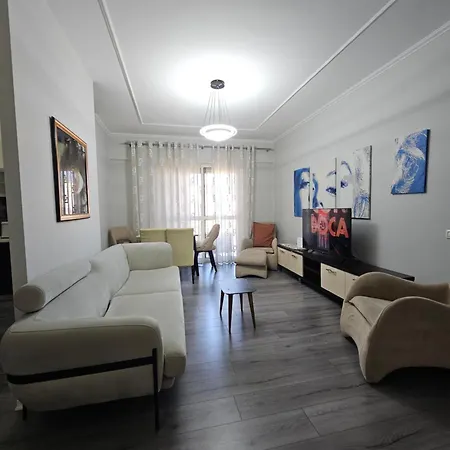 Xplore Xpress • Center Apartment *